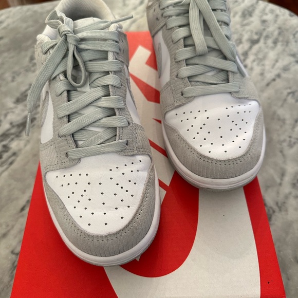 Nike dunks Light Grey/White size 7.5 Women’s - Picture 3 of 8